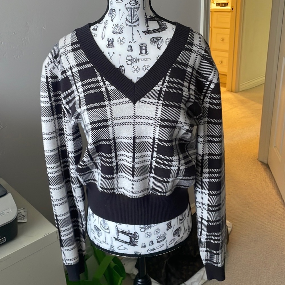 NWOT Vince Camuto black and white V Neck sweater.